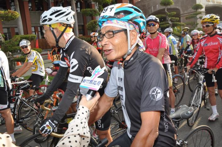 「阿公級」選手巫慶參加「全國自行車公路賽」　騎車讓他更健康