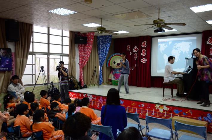 「Taiwan88」國際表演校園巡迴　內灣國小生開心「玩」音樂 共16張圖片 的圖片