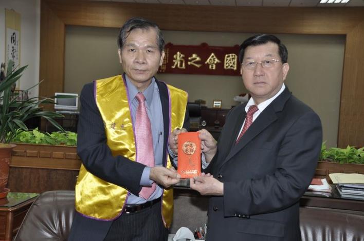 台北市遠東獅子會捐款做善事　縣長頒獎表揚