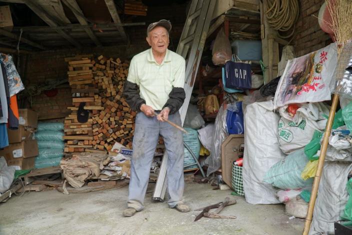 「還沒死就先埋」 臺三線上80歲老礦工說故事 「還沒死就先埋」 臺三線上80歲老礦工說故事
