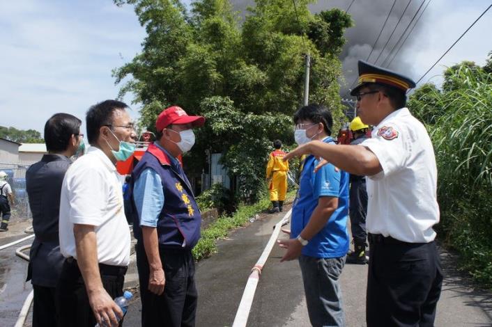 竹東鎮生產油漆的帝奎化工廠火警   邱縣長前往關切