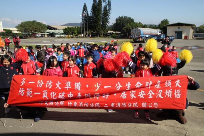 模擬槽車翻覆驚險搶救　消防局第二大隊化災演習很霹靂　 共7張圖片