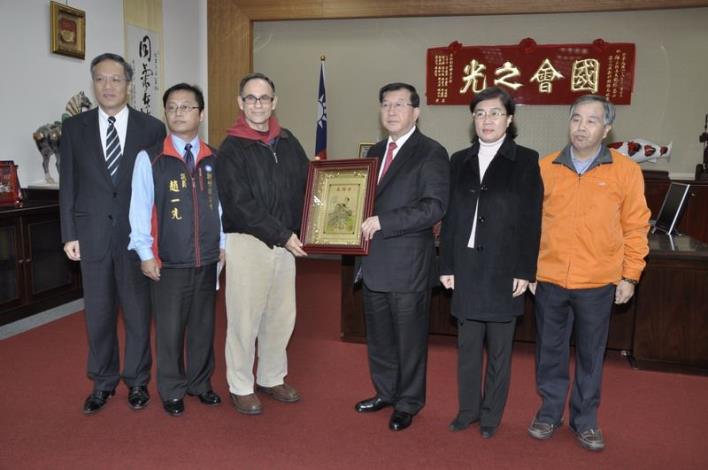 丁松青神父奉獻原鄉36載　縣長允協助成立青年活動中心