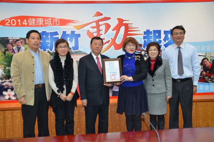 龍圖騰文化熱心公益 捐贈圖書5000冊供民眾閱讀