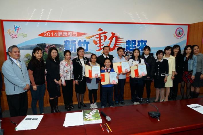 2014年總統教育獎 邱縣長表揚4學子力爭上游