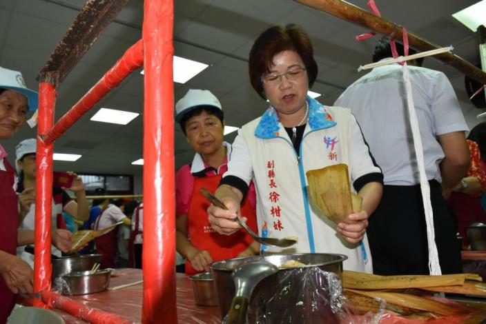 推廣農村米食在地消費　清水家政班示範包粽、贈社福團體