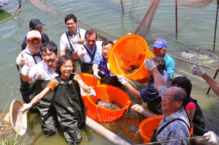  強化競爭力、提昇品牌形象 邱縣長鼓勵漁民推廣養殖台灣鯛