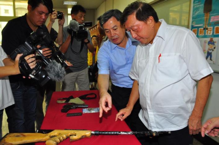 竹北分局破獲湖口槍擊命案　縣長前往頒發破案獎金 共6張圖片