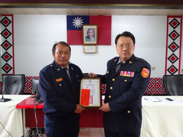 積善之家有餘慶　山警急公好義　子女出類拔萃