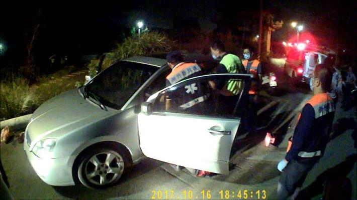 父出殯想不開燒炭自殺 警方迅速發現挽回一命 父出殯想不開燒炭自殺 警方迅速發現挽回一命