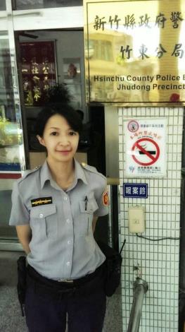 竹東新進熱血女警  報案民眾新「嬌」點