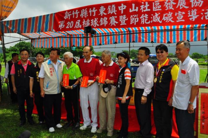 93歲翁李堯章打槌球健身　縣長籲年輕族群多學習
