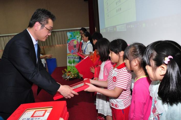 先感動自己　就能寫出好文章　童詩作家邱承宗開講 共20張圖片 的圖片