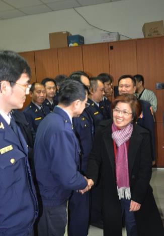 三天偵破飛車槍擊案 徐柑妹副縣長慰勉員警辛勞 共5張圖片
