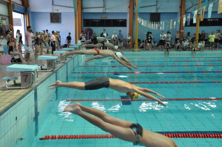 縣長盃分齡游泳錦標賽8到82歲都參賽  選手人數破紀錄
