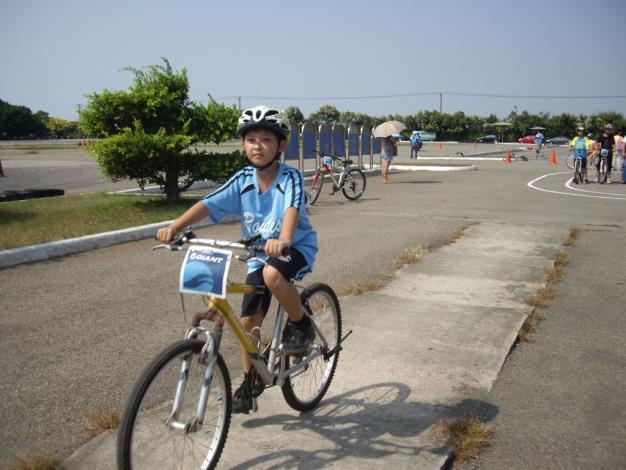 縣府開辦自行車安全示範教學 縣內師生收穫多