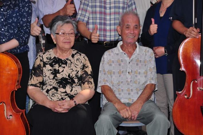 鄧雨賢音樂喜見第4代傳人　將領千人傳唱「四月望雨」