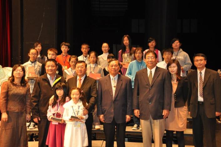  新竹縣101學年度模範兒童表揚　150人上台受獎