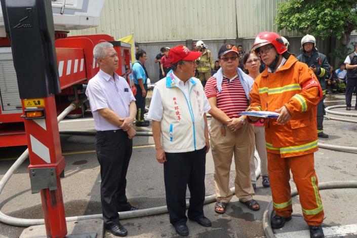 新竹工業區爆炸火災邱縣長探視傷者 共5張圖片
