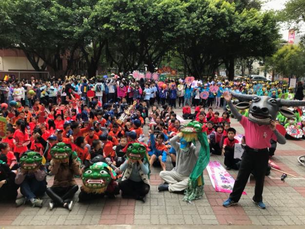 六家國小辦110周年校慶　變裝踩街瘋創藝 共18張圖片 的圖片