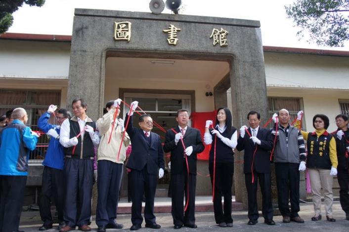 新埔國中愛的書庫啟用 共8張圖片 的圖片