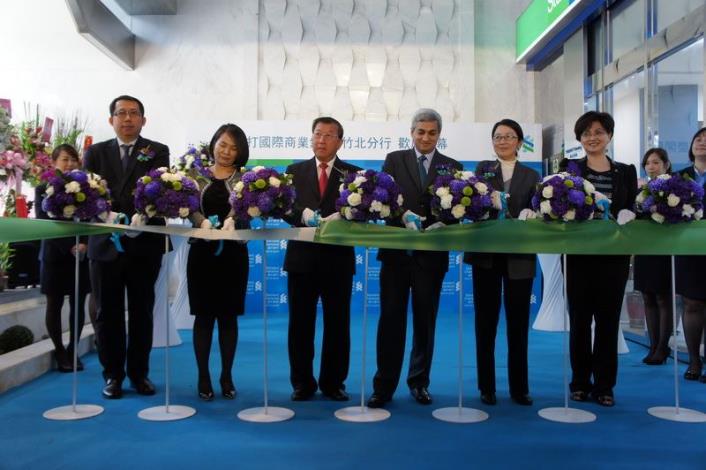 渣打國際商業銀行竹北分行開幕  邱縣長慶賀 共6張圖片