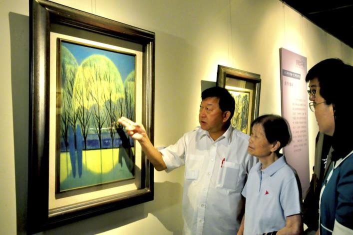 國寶畫家蕭如松90冥誕　邱縣長以學生身份接受師母贈畫