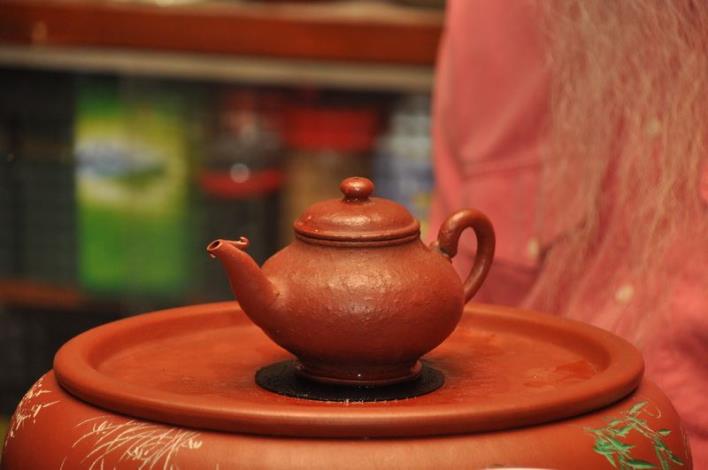 從一把紅通通的老人茶壺開始　大師戴竹谿自創「五行壺」