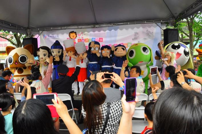 內灣動漫人偶歡樂驛站大巡遊　熱鬧登場超吸睛 共11張圖片