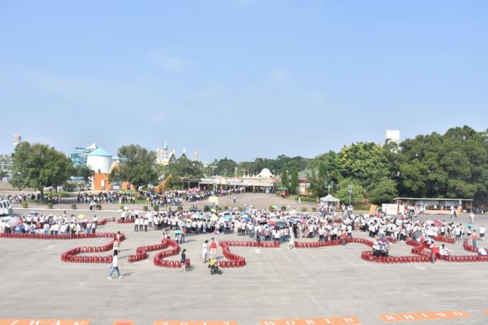 9/22世界犀牛日「守護犀望、紅鼻子挺犀牛」六福村全台最大犀牛圖陣全球同步發聲 共7張圖片
