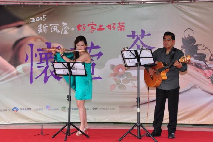 「懷萱茶會」拼翻桌率　　遊客就愛花樹下喝茶 共19張圖片 的圖片