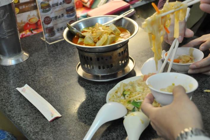 一甲子的好美味　日勝粄條店推出素食泡菜粄條