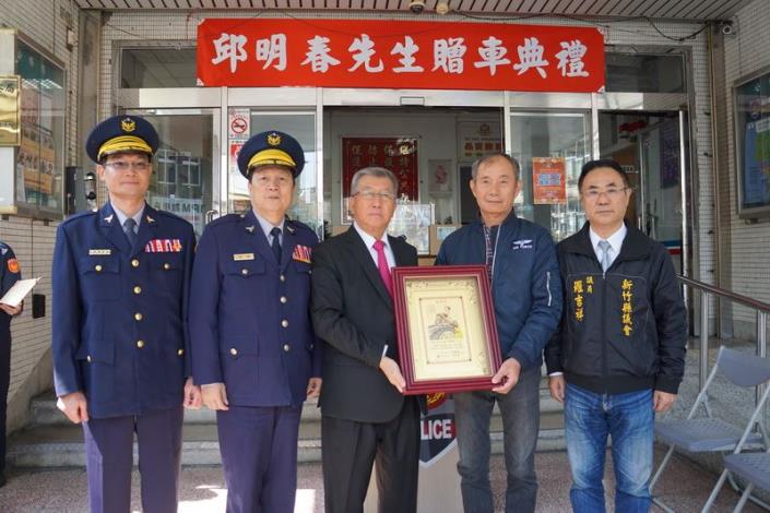 春唐建設捐贈3輛警車給竹東分局 用行動支持警察維護治安
