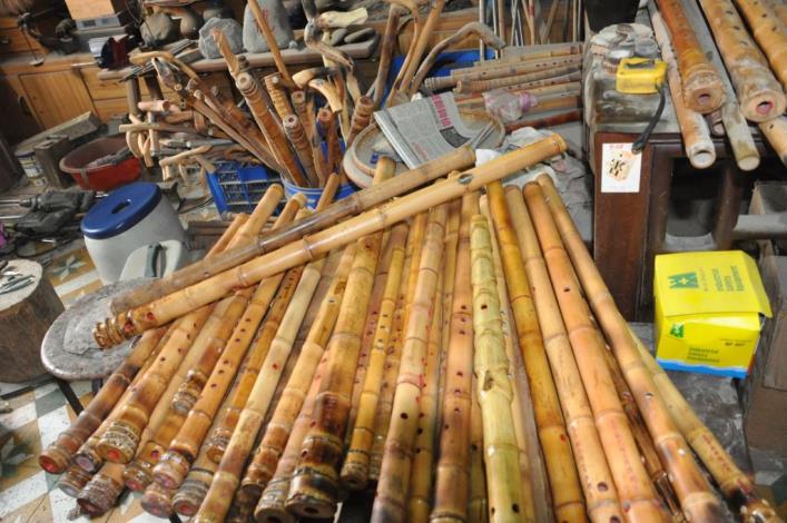 洞簫達人洪邦芳　19年來製作數千支洞簫、柺杖