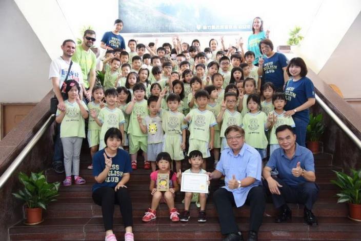 何嘉仁國際幼兒園參訪竹縣警局 何嘉仁國際幼兒園參訪竹縣警局