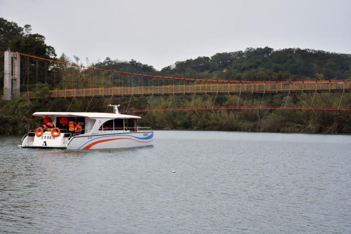 新竹縣觀光新亮點   綠能遊船現身峨眉湖