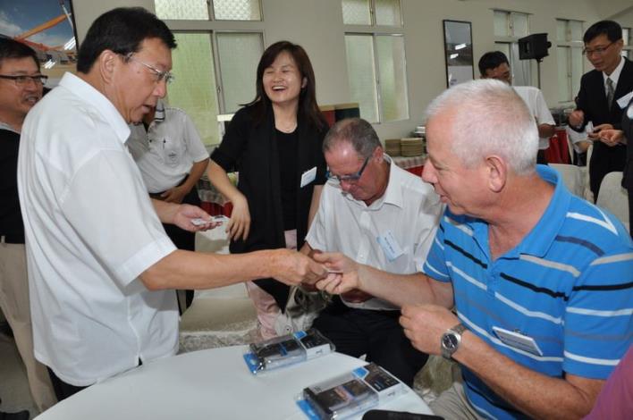 安石鋼管遷廠新埔　邱縣長贈匾『立業千秋』祝賀 共18張圖片 的圖片