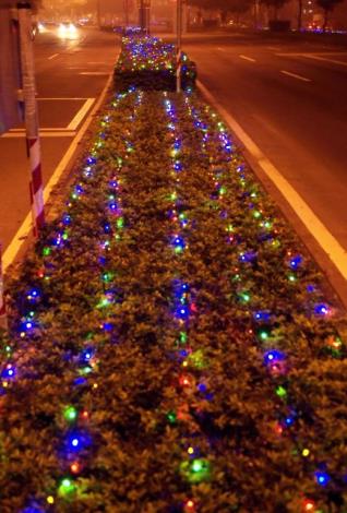 邱縣長登高一呼  企業贊助2400組led燈打亮縣治區主要道路 共4張圖片