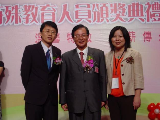 新豐國小黃福賢老師獲得教育部九十九年度優良特殊教育人員殊榮