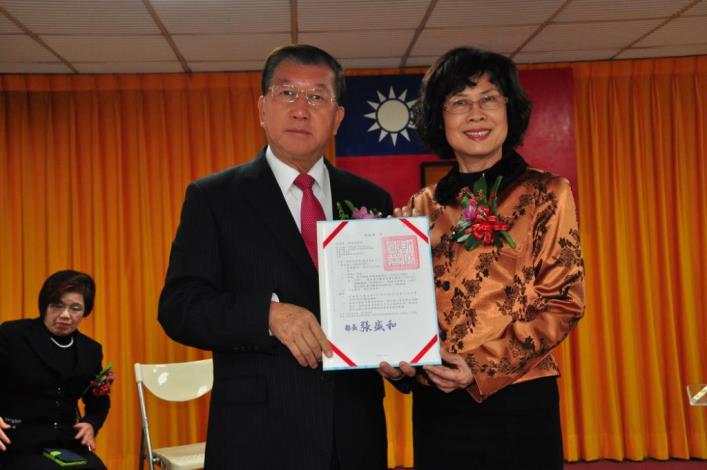 稅捐局長吳素琴走馬上任　縣長勉同心協力讓百業興隆 共9張圖片