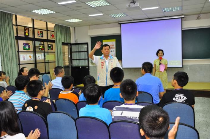 海外華裔青年英語夏令營始業式　8位大學生來台交流