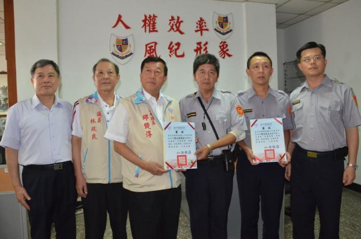員警勇擒莽男 邱縣長頒獎嘉勉