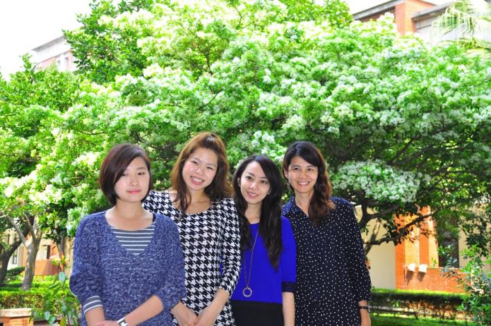 流蘇樹白了頭宣告百花爭妍季節來到