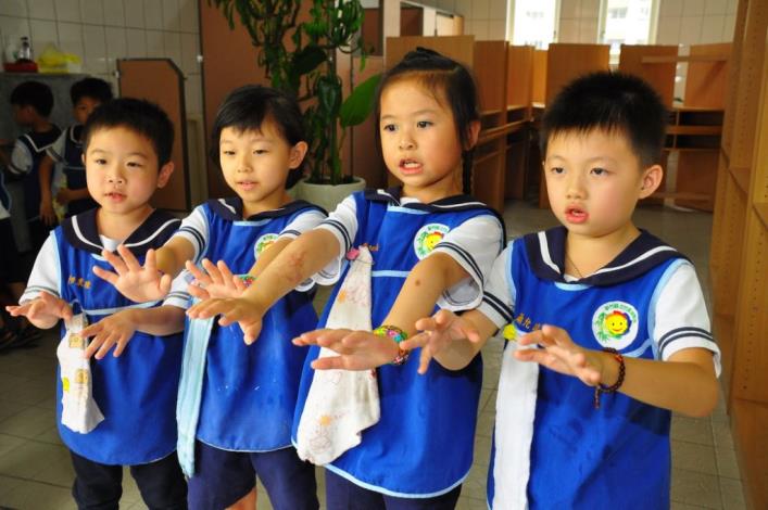 預防腸病毒有撇步　濕、搓、沖、捧、擦洗手5步驟