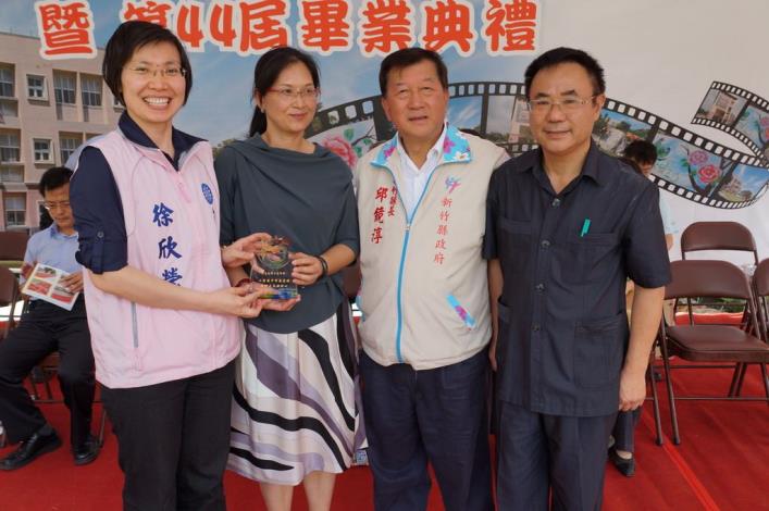 揮灑青春活力 二重國中全校師生歡慶操場啟用 共15張圖片