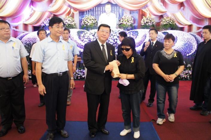 命理大師陳隆添告別式 捐22萬助湖口區弱勢孩子教育