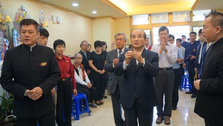 全國義消總會長王金平立委弔唁因公殉職的消防隊員林永軒
