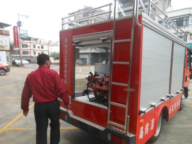 新竹一信捐贈本府消防局小型水箱車 共3張圖片