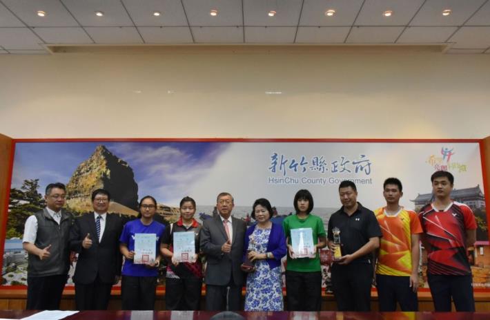 培養絕佳的默契　東泰高中校友吳俞辰、劉巧芸獲全國羽球賽雙打冠軍