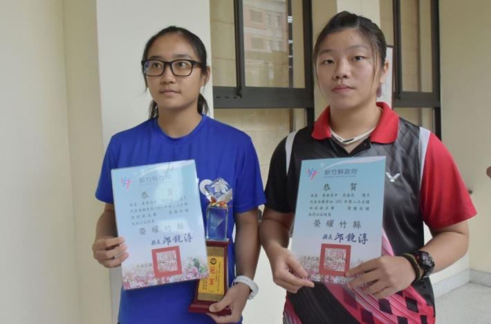 培養絕佳的默契　東泰高中校友吳俞辰、劉巧芸獲全國羽球賽雙打冠軍